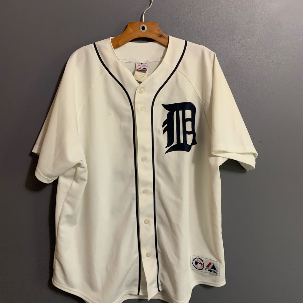 Detroit tigers jersey men size large